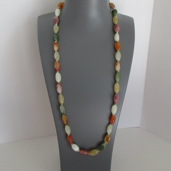 VINTAGE FAUX AMBER JADE STONE WITH GOLD BEADS STRAND NECKLACE 29" L, Never worn - Picture 2 of 6